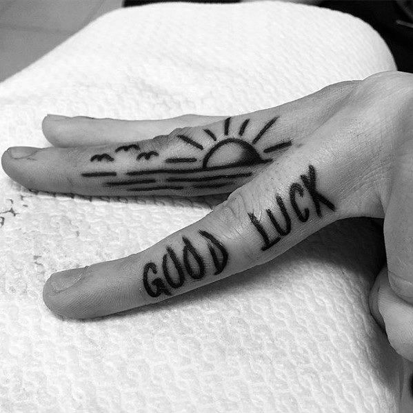 40 Glück Tattoos für Männer - Lucky Design-Ideen  