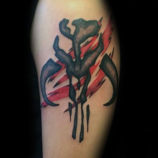 40 Mandalorian Tattoo Designs für Männer - Star Wars Ink Ideen  