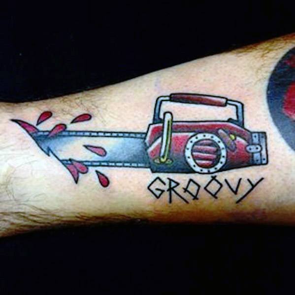 40 Chainsaw Tattoo Designs für Männer - mechanische Saw Ink Ideen  