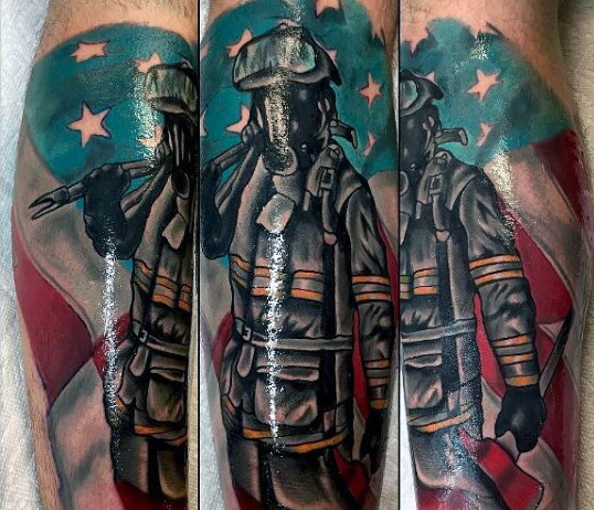 50 Feuerwehrmann Tattoos für Männer - Masculine Fireman Ideen  