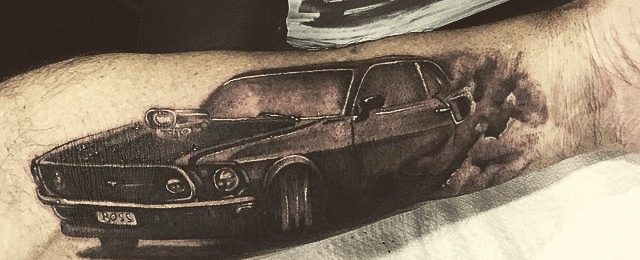 40 Mustang Tattoo Designs für Männer Sport Car Ink Ideen Mann Stil