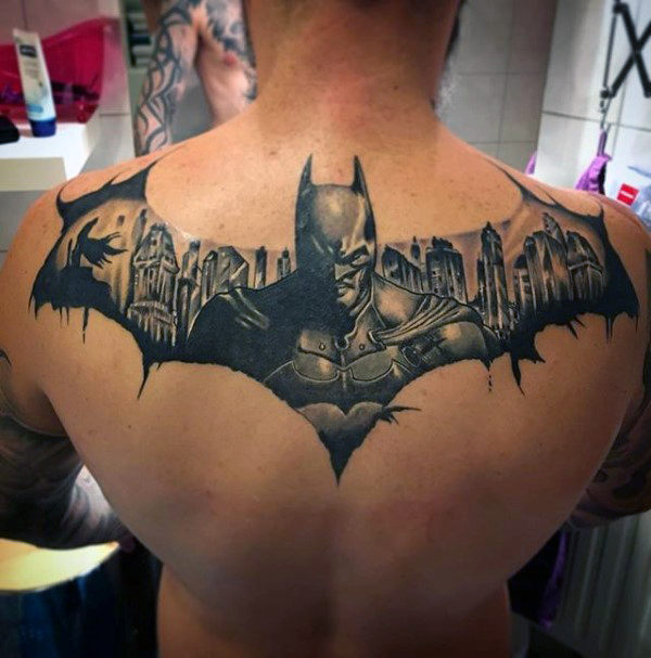 50 Batman Symbol Tattoo Designs für Männer - Superhelden-Tinte Ideen  
