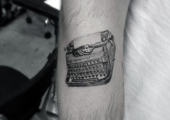 50 Schreibmaschine Tattoo Designs für Männer - Retro-Tinte Ideen  