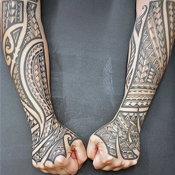 40 polynesischen Unterarm Tattoo-Designs für Männer - männliche Stammes-Ideen  