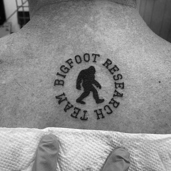 50 Bigfoot Tattoo Designs für Männer - Mythologische Kreatur Tinte Ideen  