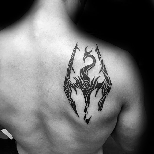 50 Skyrim Tattoo Designs für Männer - Videospiel-Tinten-Ideen  