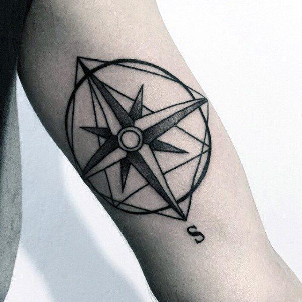 50 einfache Kompass Tattoos für Männer - gerichtete Design-Ideen  