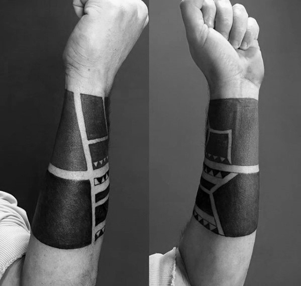 70 alle schwarzen Tattoos für Männer - Blackout Design-Ideen  