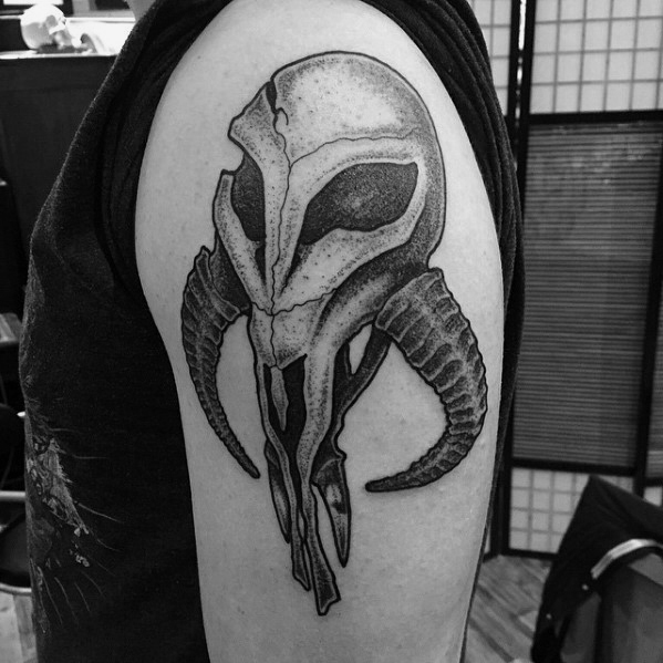 40 Mandalorian Tattoo Designs für Männer - Star Wars Ink Ideen  