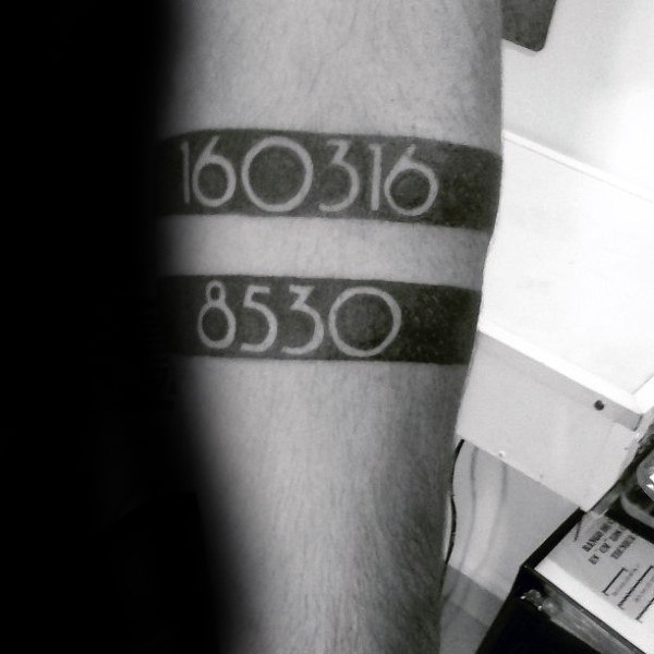 70 Zahl Tattoos für Männer - Numerische Tintendesign-Ideen  
