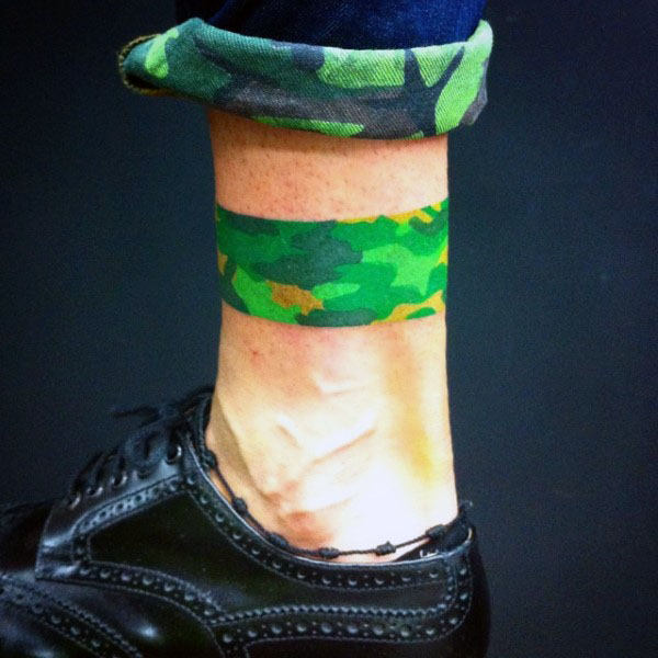 40 Camo Tattoo Designs für Männer - Cool Camouflage-Ideen  