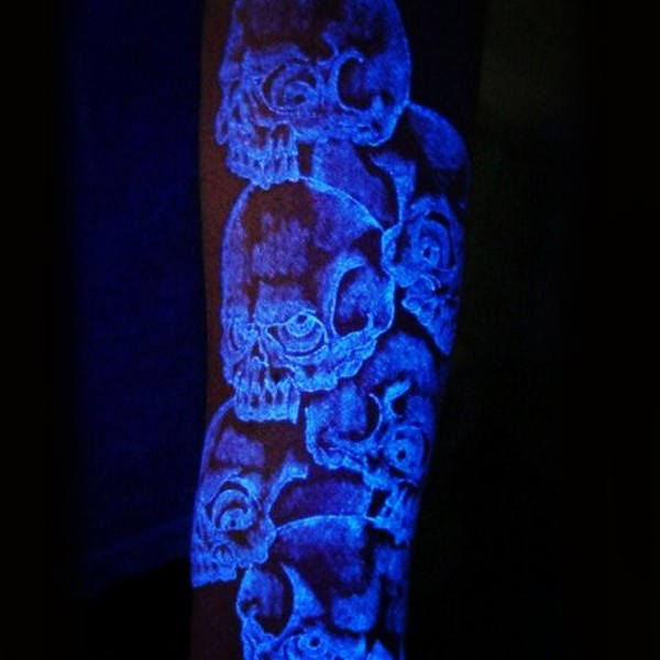 60 Glow In The Dark Tattoos für Männer - UV Black Light Ink Designs  