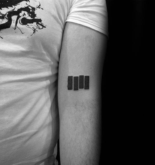 50 Black Flag Tattoo Designs für Männer - Rock Band Ink Ideen  