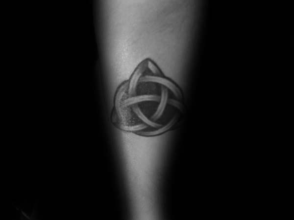 60 Triquetra Tattoo Designs für Männer - Trinity Knot Ink Ideen  