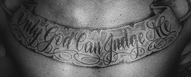 60 nur Gott kann mich beurteilen Tattoo Designs für Männer zitieren