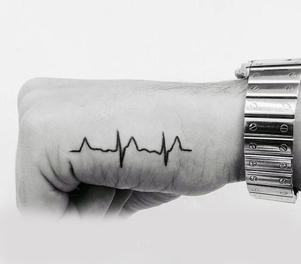 50 Herzschlag Tattoo Designs für Männer - Elektronische Pulse Ink Ideen  