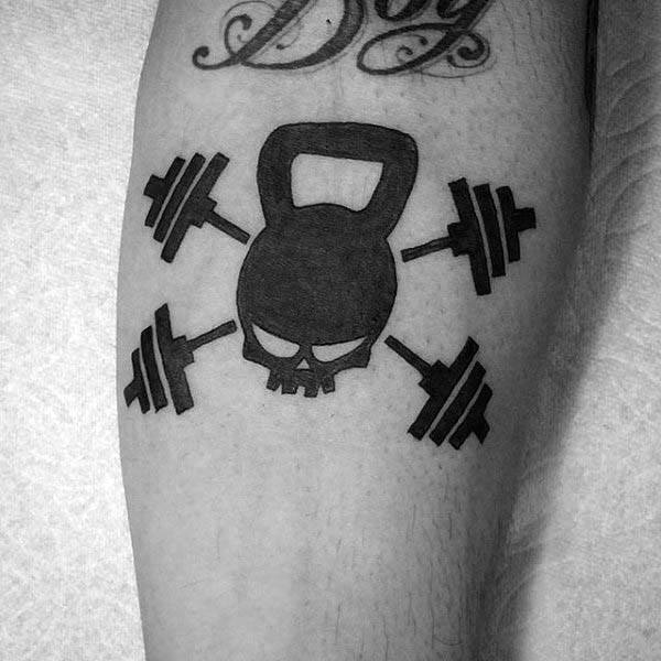 50 Fitness Tattoos für Männer - Bodybuilding-Design-Ideen  