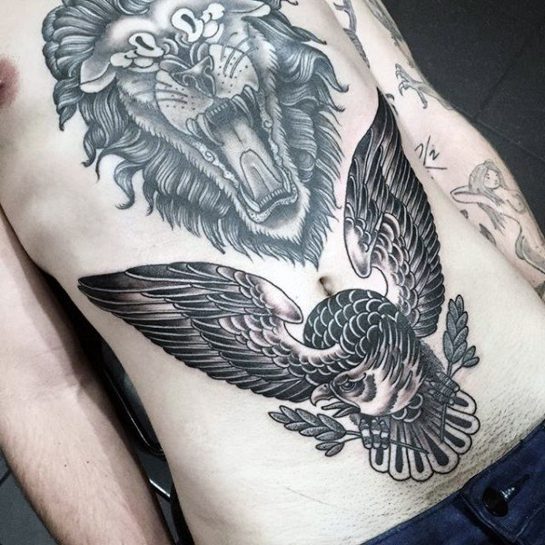 50 traditionelle Adler Tattoo Designs für Männer - Old School-Ideen  