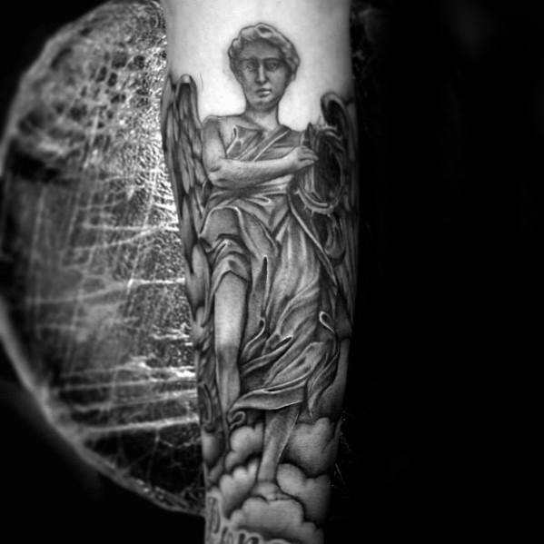 40 Engel Statue Tattoo Designs für Männer - geschnitzte Stein Tinte Ideen  