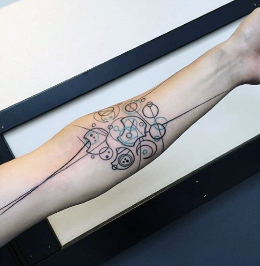 40 Gallifreyan Tattoo Designs für Männer - Doctor Who Ink Ideen  