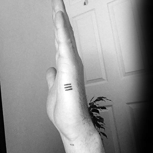 40 Side Hand Tattoos für Männer - Palm Rand Design-Ideen  
