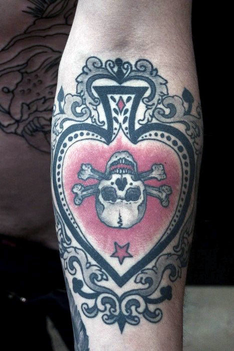 70 Spade Tattoo Designs für Männer - eine der Anzüge  