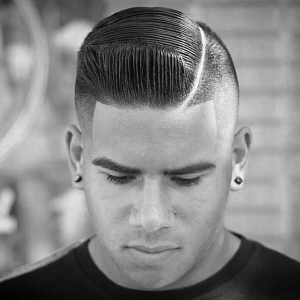 Kamm über verblassen Haarschnitt für Männer - 40 männliche Frisuren  