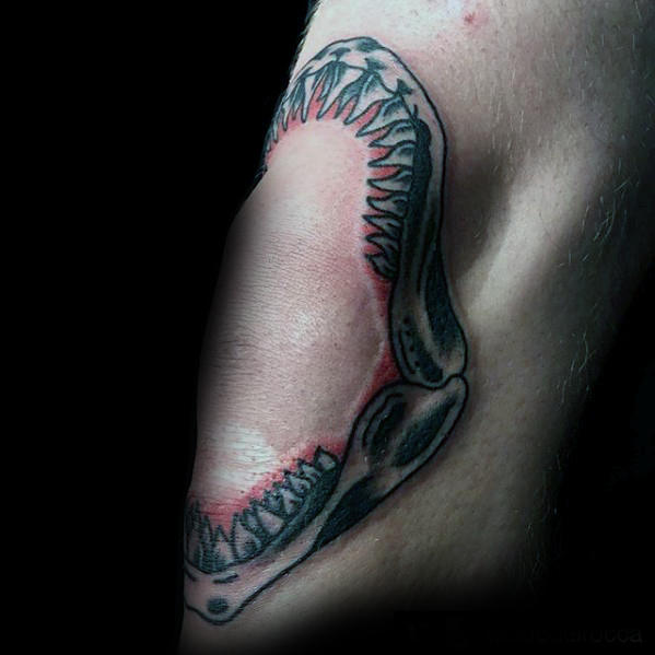 60 Shark Jaw Tattoo Designs für Männer - ein Biss Tinte Ideen  