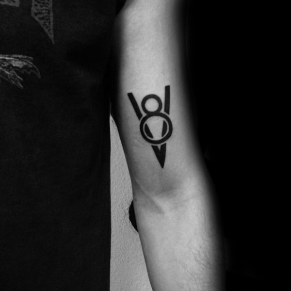40 V8 Tattoo Designs für Männer - Manly Machinery Ink Ideen  