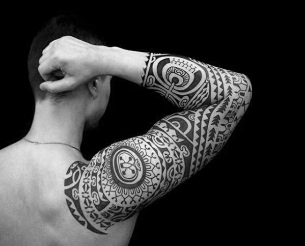 40 polynesische Ärmel Tattoo Designs für Männer - Tribal Ink Ideen  