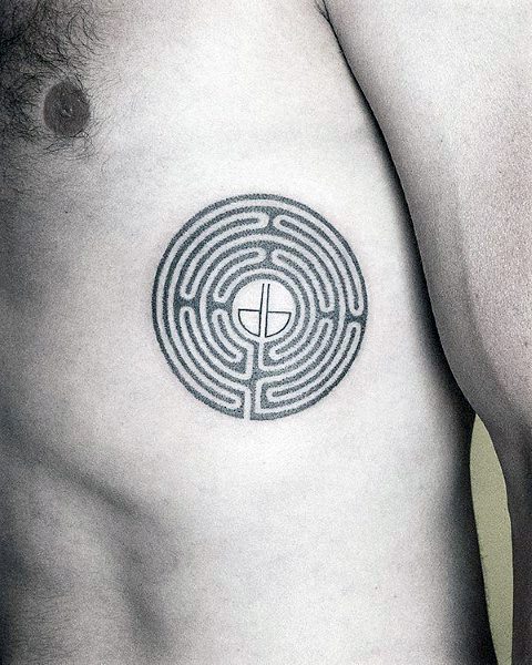 60 Labyrinth Tattoo Designs für Männer - Maze Ink Ideen  