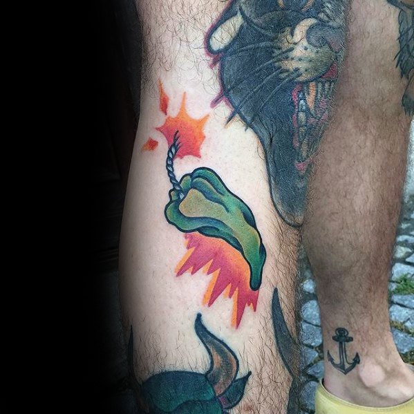 40 kleine bunte Tattoos für Männer - lebendige Tinte Design-Ideen  